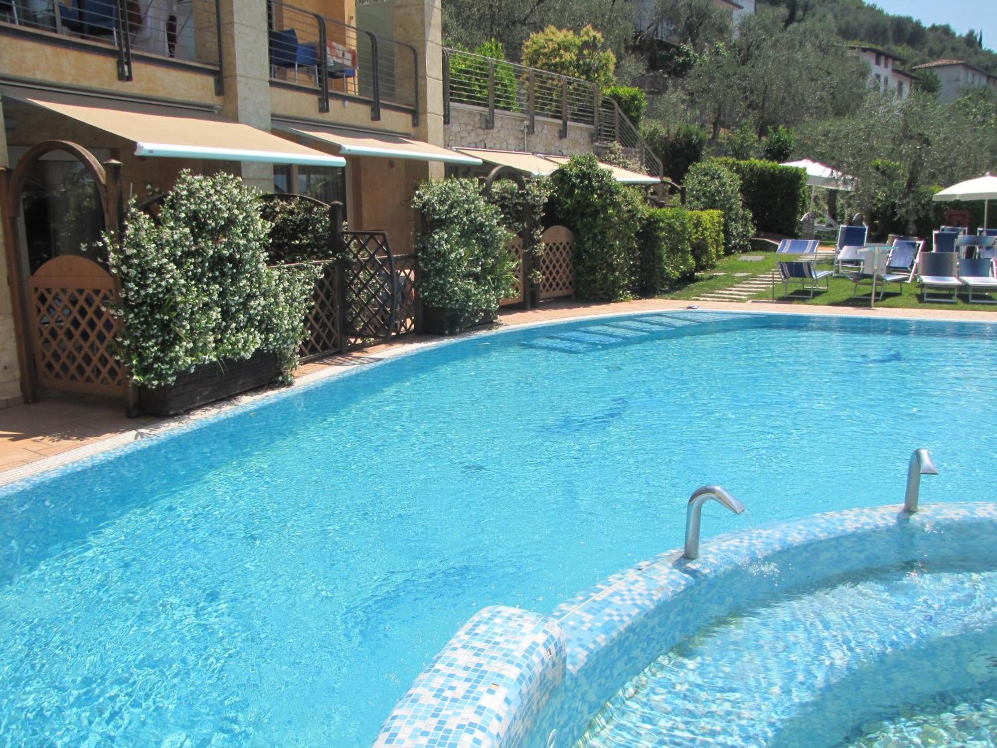 Penthouse Casa Alkea Masse Lake View 브렌조네 술 가르다 외부 사진